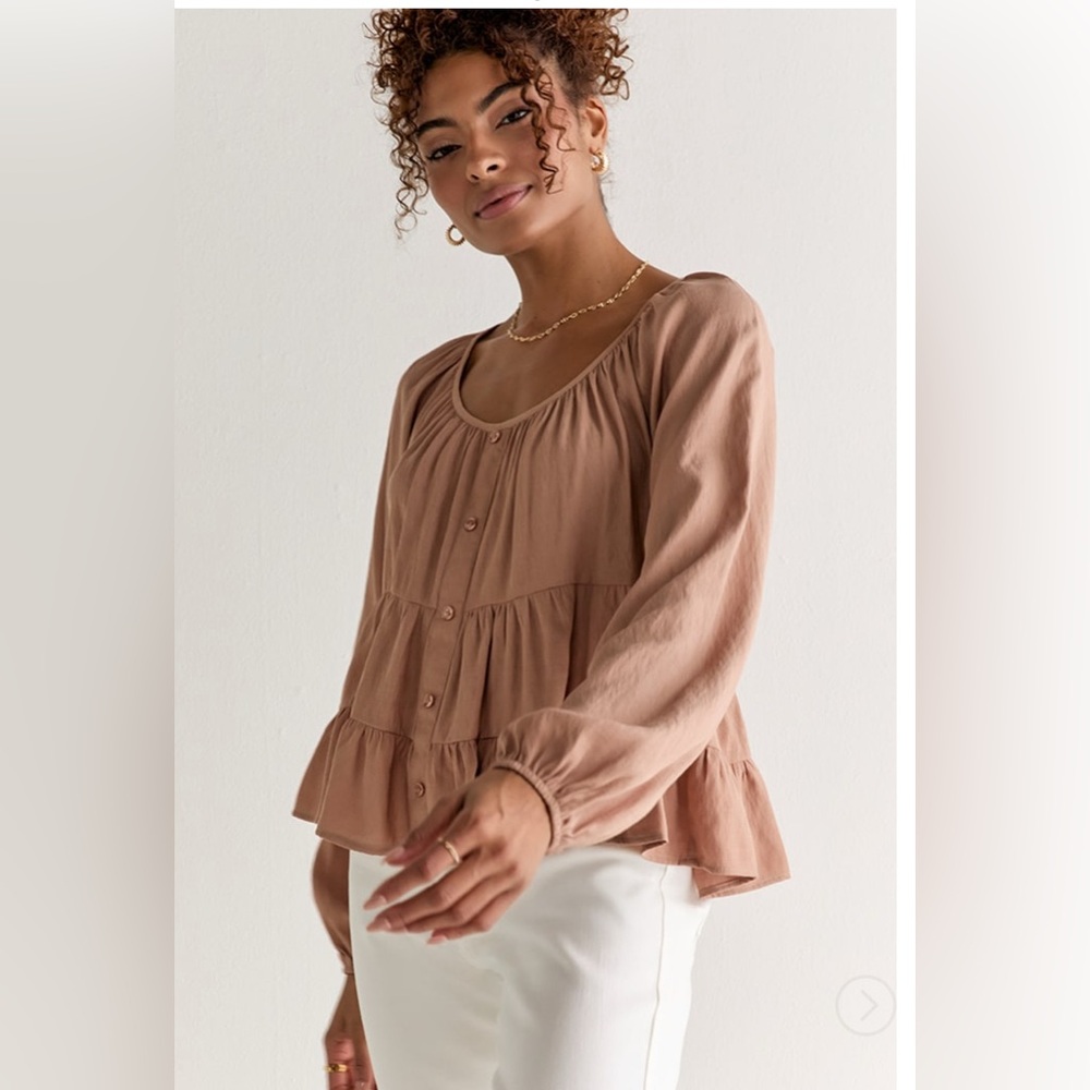 New Francesca’s Joyce Button Front Tiered Brown Women’s Blouse - Picture 4 of 5